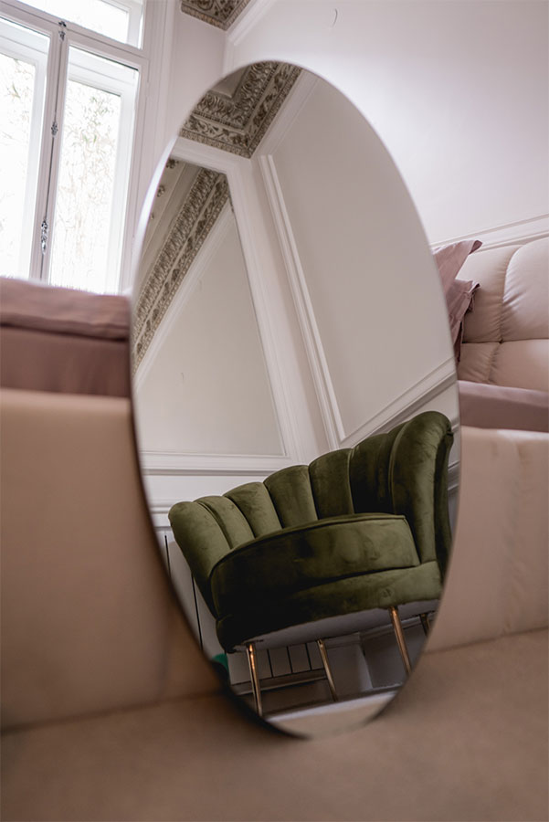 Oval-shaped frameless mirror