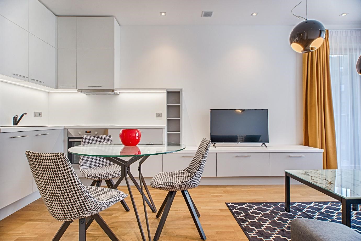 4 Things to Consider when Choosing a Glass TableTop